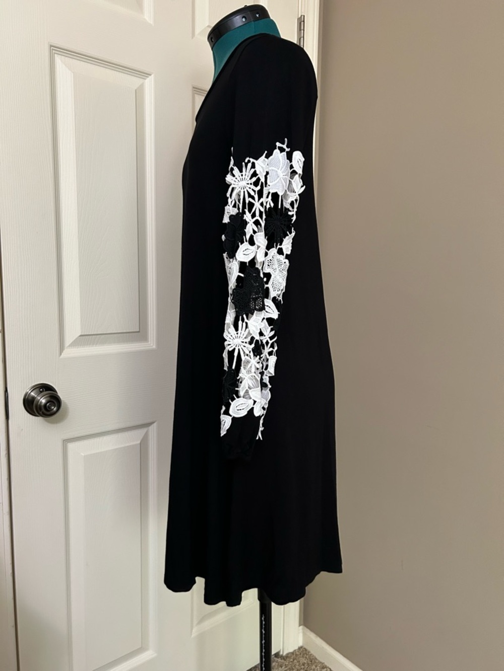 Spense Black Long floral Sleeve Swing Dress with White Floral Lace Sleeves - Picture 5 of 6